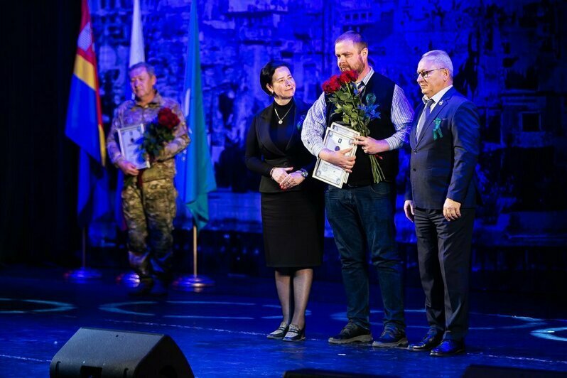 На мероприятие пригласили ветеранов, представителей общественных организаций, школьников, сотрудников предприятий и учреждений | Фото: Александр Подгорчук