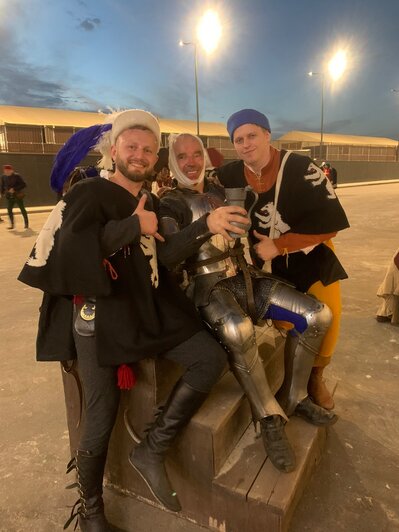 «Ты держишь в руках частичку истории, ты её создатель»: рыцарь замка Нойхаузен — о ремёслах, конных боях и кузнице в гараже - Новости Калининграда | Фото: Максим Исаков