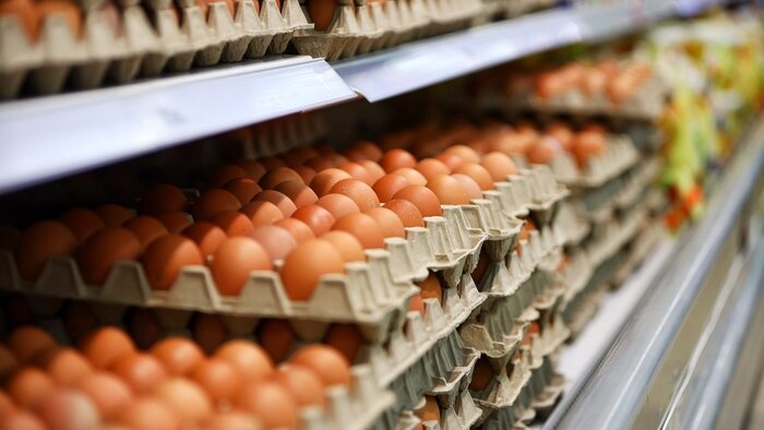 «Что, совсем нет белых?»: калининградцы перед Пасхой раскупили самые подходящие для покраски яйца - Новости Калининграда | Фото: «Клопс»