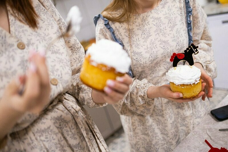 60 яиц, 80 куличей: в трапезной калининградского храма показали, как готовятся к Пасхе (фоторепортаж)  - Новости Калининграда | Фото: Александр Подгорчук / «Клопс»