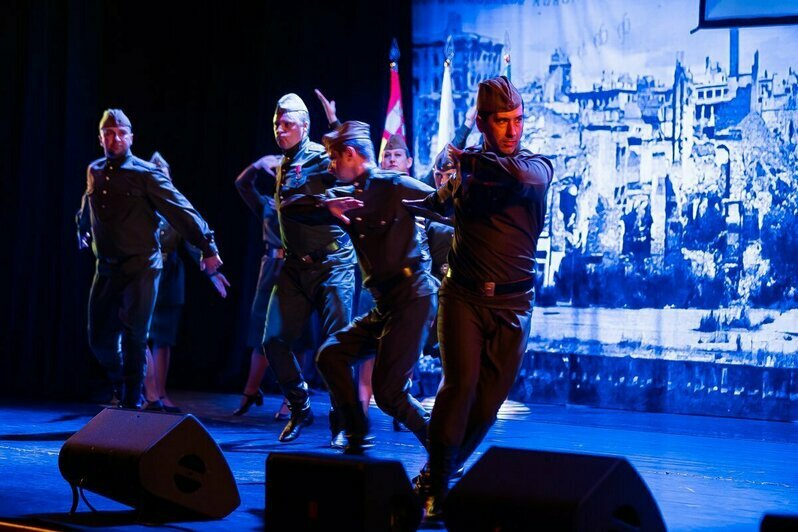 На мероприятие пригласили ветеранов, представителей общественных организаций, школьников, сотрудников предприятий и учреждений | Фото: Александр Подгорчук