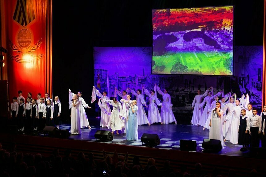 Памятные мероприятия прошли в обновлённом Театре эстрады | Фото: Александр Подгорчук