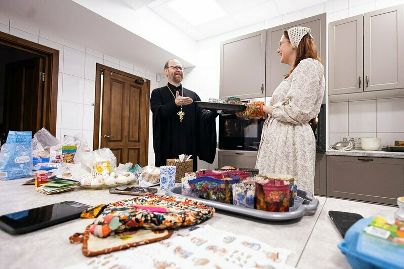 60 яиц, 80 куличей: в трапезной калининградского храма показали, как готовятся к Пасхе (фоторепортаж)  - Новости Калининграда | Фото: Александр Подгорчук / «Клопс»