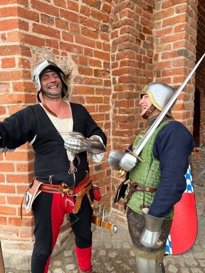 «Ты держишь в руках частичку истории, ты её создатель»: рыцарь замка Нойхаузен — о ремёслах, конных боях и кузнице в гараже - Новости Калининграда | Фото: сообщество «Black Squad - Альтштадт» // «ВКонтакте»