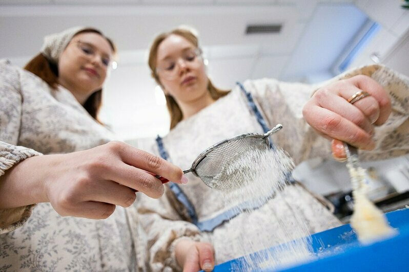 60 яиц, 80 куличей: в трапезной калининградского храма показали, как готовятся к Пасхе (фоторепортаж)  - Новости Калининграда | Фото: Александр Подгорчук / «Клопс»