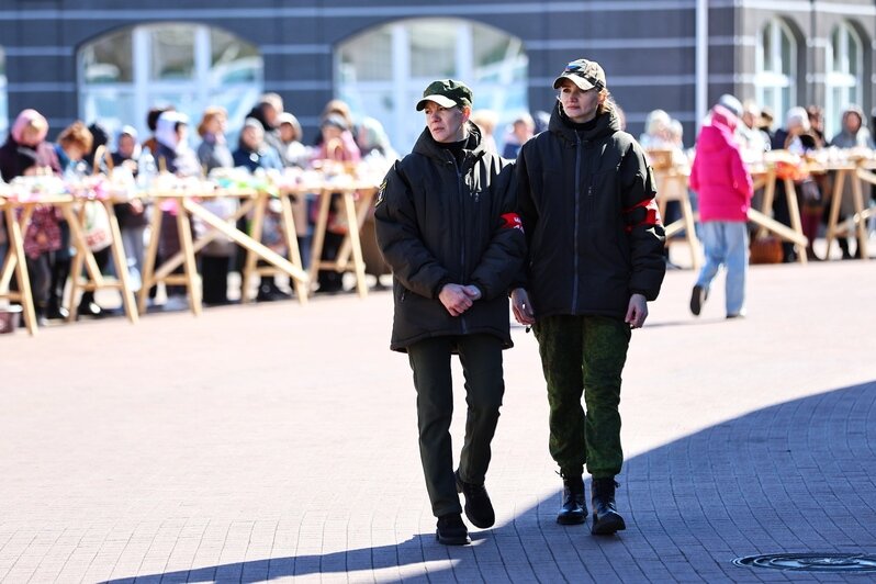 В Кафедральном соборе освятили пасхальную снедь калининградцев (фоторепортаж) - Новости Калининграда | Фото: Александр Подгорчук / «Клопс»