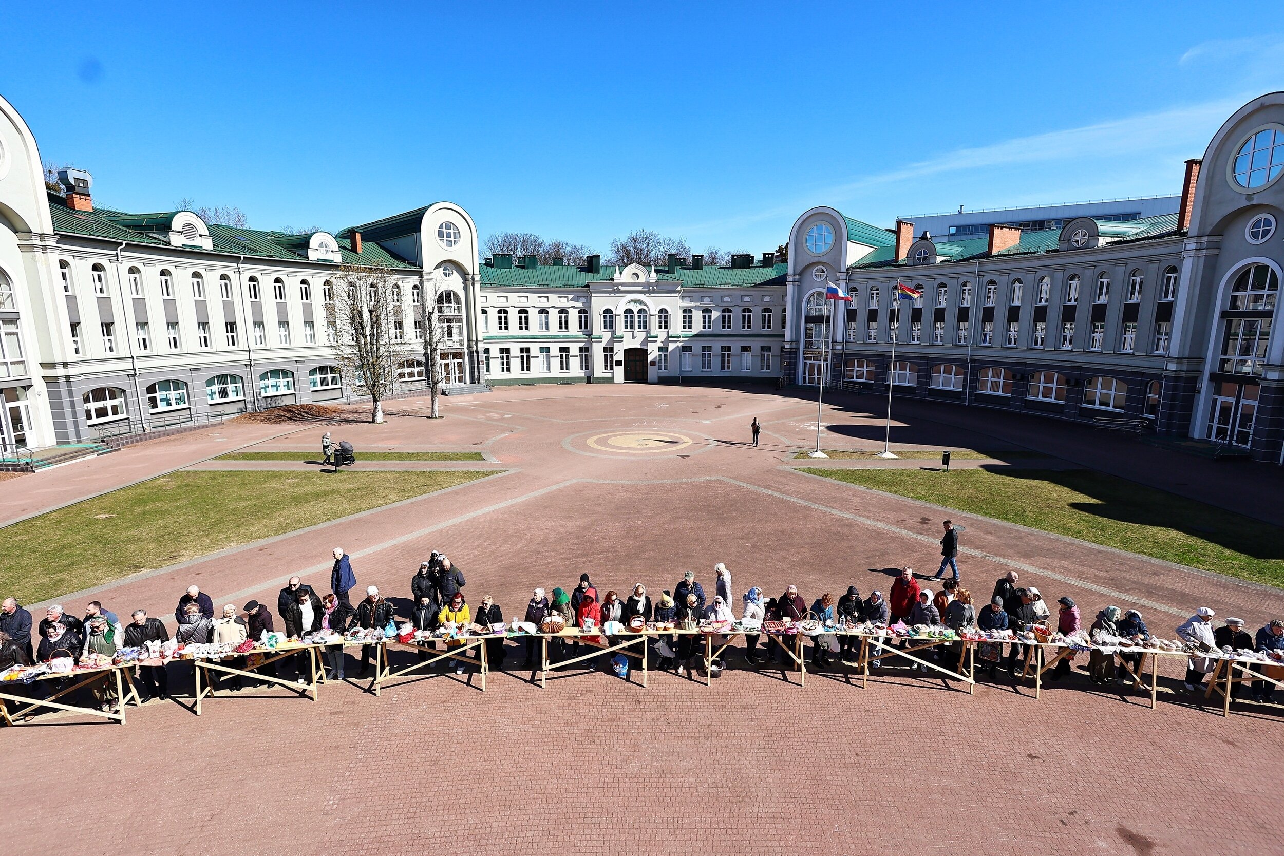 В Кафедральном соборе освятили пасхальную снедь калининградцев (фоторепортаж) - Новости Калининграда | Фото: Александр Подгорчук / «Клопс»