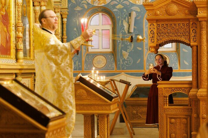 Пасхальная ночь в храме Константина и Елены: свет, молитва и торжество Воскресения | Фото: Александр Мелехов
