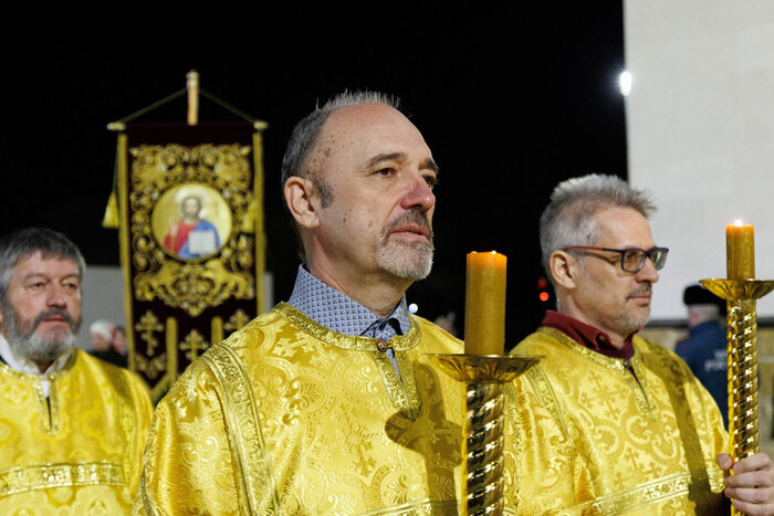 Пасхальная ночь в храме Константина и Елены: свет, молитва и торжество Воскресения