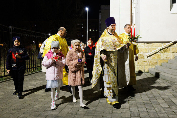Пасхальная ночь в храме Константина и Елены: свет, молитва и торжество Воскресения