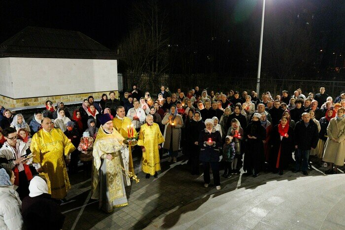 Пасхальная ночь в храме Константина и Елены: свет, молитва и торжество Воскресения