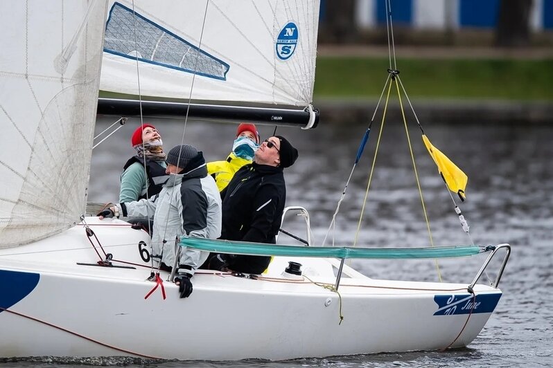 На Верхнем озере яхты вызвали друг друга на дуэль: фоторепортаж   - Новости Калининграда | Фото: Александр Подгорчук / «Клопс»