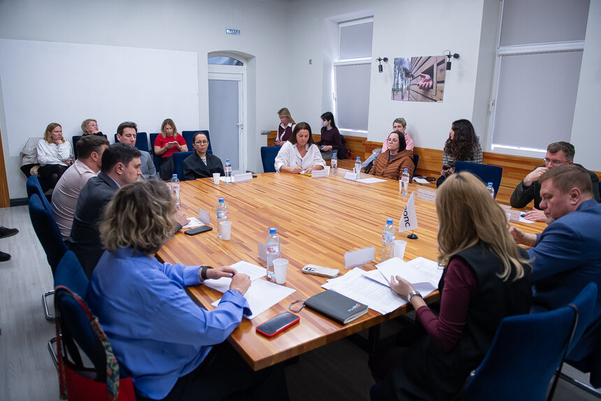 Пострадавшие и эксперты собрались за круглым столом в медиа-холдинге «Западная Пресса». | Александр Подгорчук