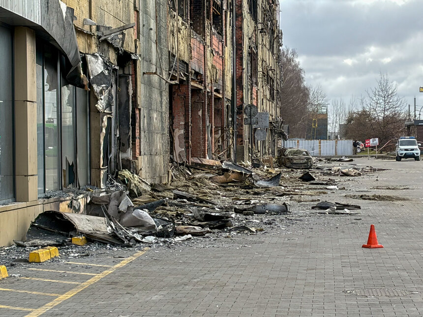 Пожар случился в воскресенье, 5 апреля. В торговом центре было много людей   | Фото: Александр Мелехов