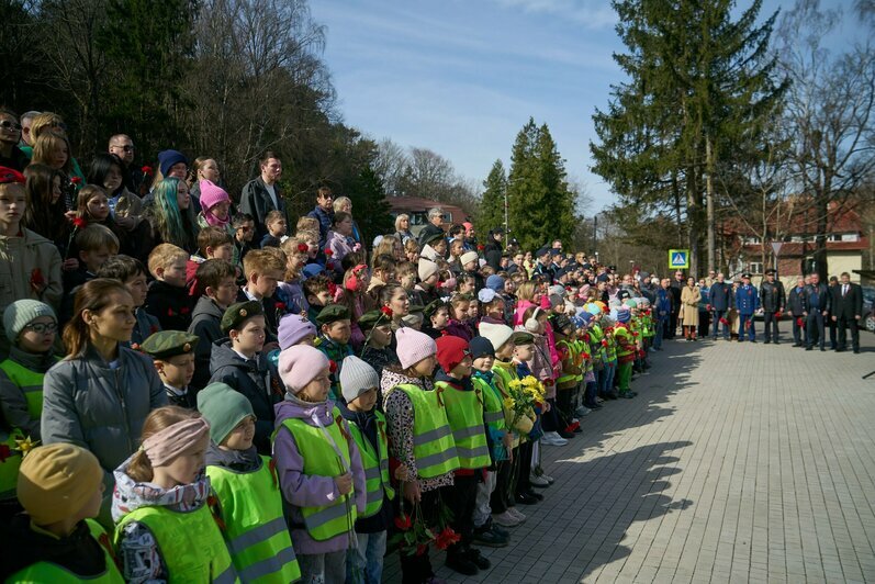 В Светлогорске в день взятия Раушена открыли бюст Герою Советского Союза Полищуку (фото) - Новости Калининграда | Фото: Евгений Гладков