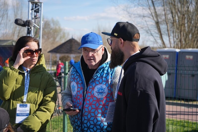 Возле кирхи в Славске рыцари выступили для моржей: чем запомнился Чемпионат России по зимнему плаванию - Новости Калининграда | Фото: оргкомитет Чемпионата (Андрей Грачёв)