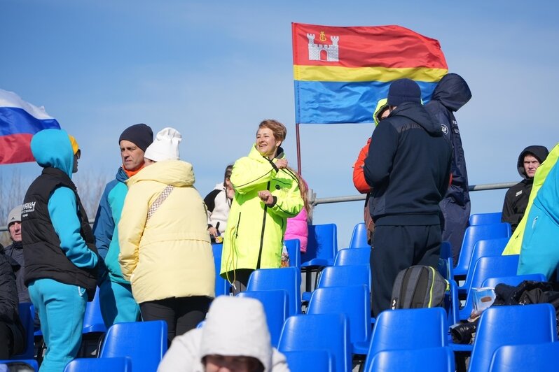 Возле кирхи в Славске рыцари выступили для моржей: чем запомнился Чемпионат России по зимнему плаванию - Новости Калининграда | Фото: оргкомитет Чемпионата (Андрей Грачёв)
