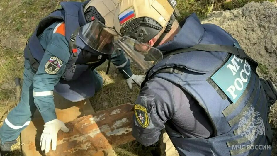 На Балтийской косе уничтожили авиабомбу и несколько снарядов времён войны (фото) - Новости Калининграда | Фото: МЧС региона