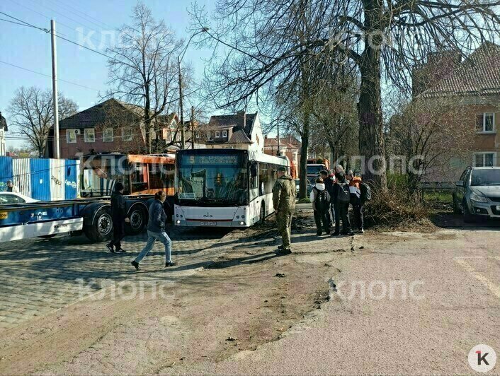 В Калининграде Вагоностроительную парализовала авария с участием фуры и легковушки (фото) - Новости Калининграда | Фото: очевидец