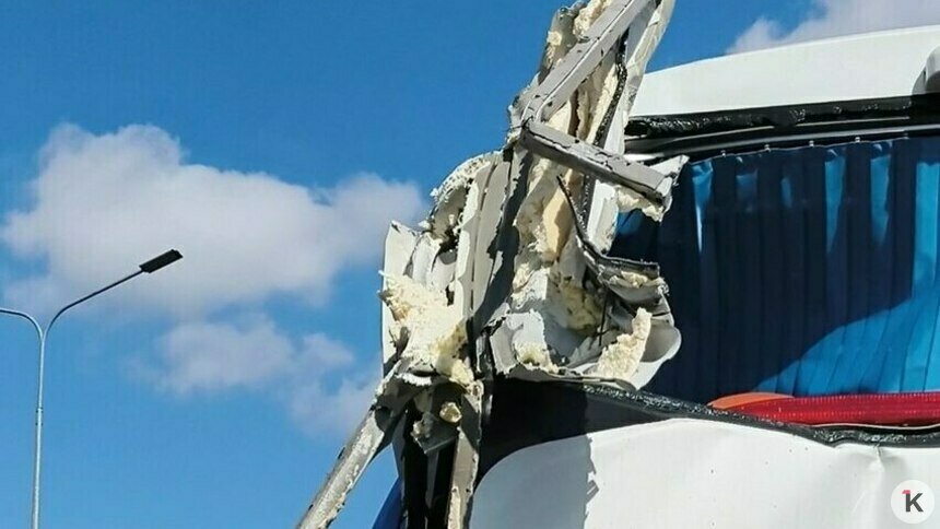 В Калининграде кран протаранил рейсовый автобус — очевидцы (фото) - Новости Калининграда | Фото читателя