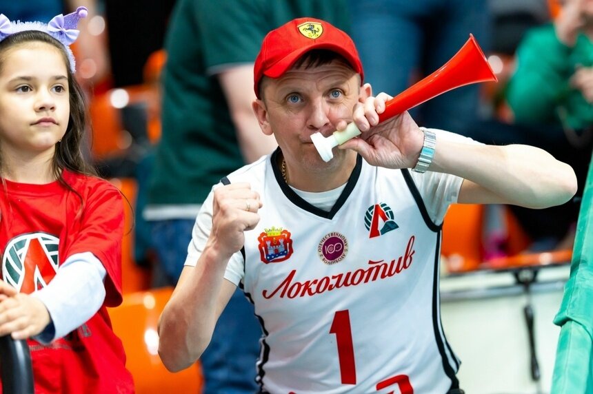 Поддержать команду в Санкт-Петербурге поехали преданные болельщики   | Фото: ВК "Локомотив"