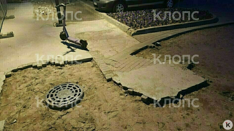 В Калининграде спустя неделю после открытия Философского моста часть покрытия сняли и перекрыли проход (фото) - Новости Калининграда | Фото: очевидец