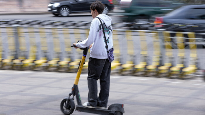 Почему в Калининграде опасно ездить на самокате: полный разбор ловушек для пользователей СИМ - Новости Калининграда | Фото: Александр Подгорчук / Архив «Клопс»
