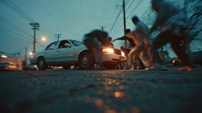 «Удар по голове — и я отключился»: таксиста избили в центре Калининграда и порезали колёса, полиция не возбуждает дело   - Новости Калининграда | Иллюстрация: Алиса Игонина / Midjourney