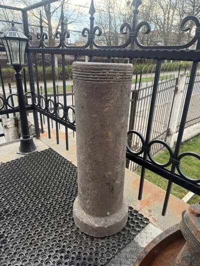 На Орудийной женщина гуляла с собакой и случайно нашла в разрытой земле музейный экспонат - Новости Калининграда | Фото: Музей Водоканала Калининградской области