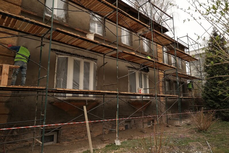 Дом семьи на ул. Леонова - до октября 2026 года работы будут закончены | Фото автора