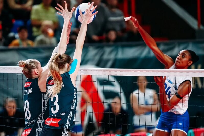 Моменты игры. | Фото: ВК «Локомотив»