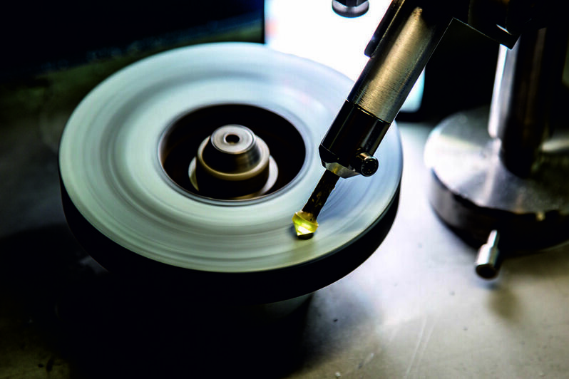 Калининградский янтарный комбинат удвоит выпуск ювелирных изделий с алмазной огранкой - Новости Калининграда | Фото: пресс-служба комбината