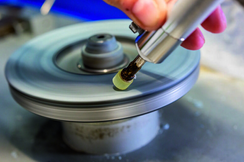 Калининградский янтарный комбинат удвоит выпуск ювелирных изделий с алмазной огранкой - Новости Калининграда | Фото: пресс-служба комбината