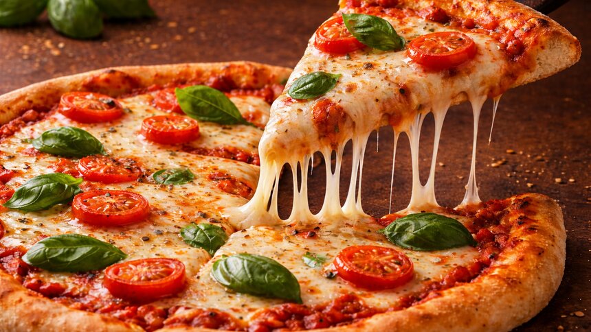 Даже итальянские шеф-повара признают ваш талант: как испечь дома классическую пиццу «Маргариту»  - Новости Калининграда | Иллюстрация: Дарья Мошникова / «Клопс»