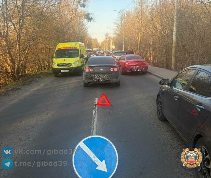 На Суворова 9-летний мальчик выбежал на дорогу и попал под колёса машины - Новости Калининграда | Фото: канал Госавтоинспекции Калининградской области / Телеграм