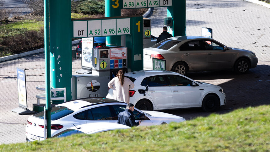 Бензин и дизель снова подорожали: апрельские ценники на АЗС Калининграда - Новости Калининграда | Фото: Александр Подгорчук / Архив «Клопс»