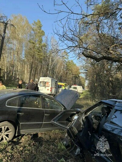 Водитель Mitsubishi выскочил на встречку и устроил кучу-малу: появились подробности ДТП на трассе Калининград — Балтийск - Новости Калининграда | Фото: пресс-служба МЧС по Калининградской области