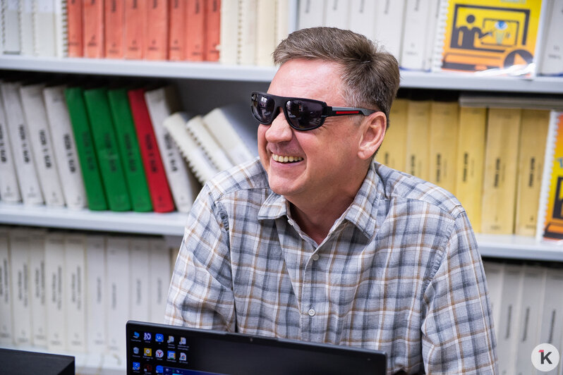 Открыть двери в мир заново: как в калининградской библиотеке учат незрячих верить в себя (фото) - Новости Калининграда | Фото: Александр Подгорчук / «Клопс»