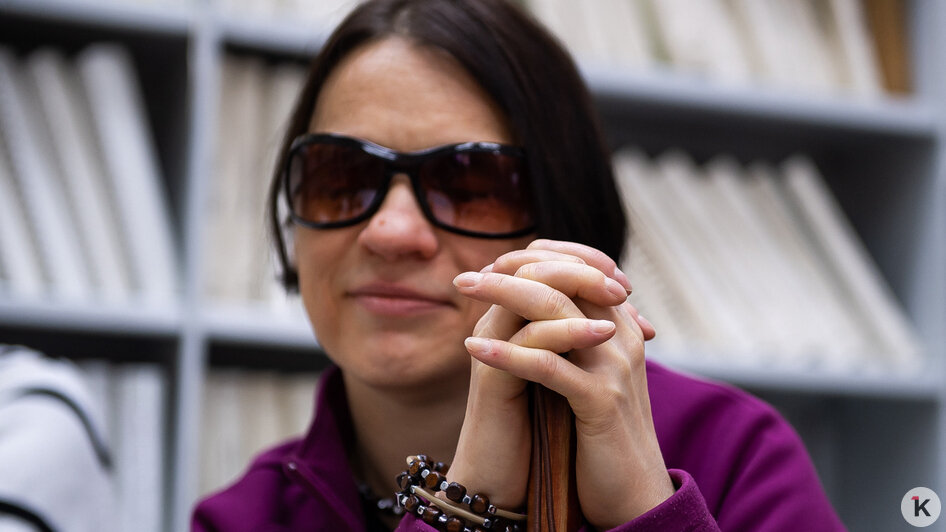 Открыть двери в мир заново: как в калининградской библиотеке учат незрячих верить в себя (фото) - Новости Калининграда | Фото: Александр Подгорчук / «Клопс»