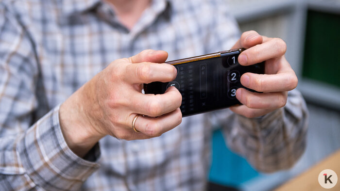 Открыть двери в мир заново: как в калининградской библиотеке учат незрячих верить в себя (фото) - Новости Калининграда | Фото: Александр Подгорчук / «Клопс»