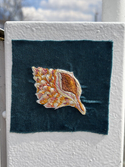 Каштаны, чайки, котики и аисты: на улицах Калининграда и области появились необычные вышитые картины (фото) - Новости Калининграда | Фото: Валерия Конах