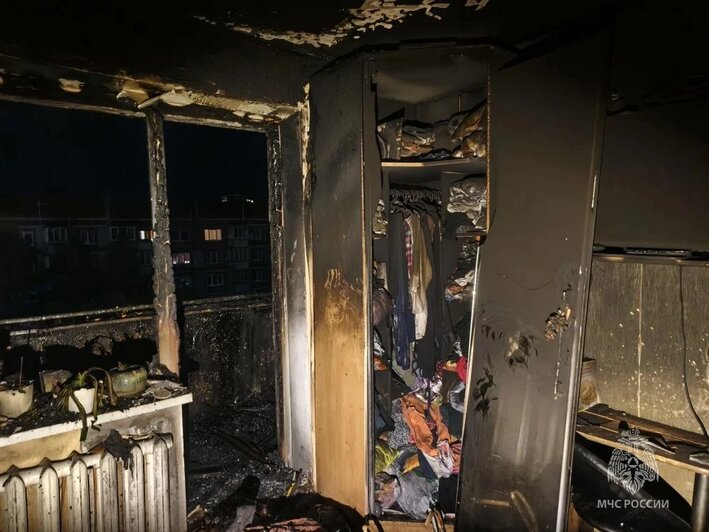 В Калининграде на Ефремова загорелась комната в высотке, из здания эвакуировали 48 человек (фото) - Новости Калининграда | Фото: канал управления МЧС России по Калининградской области / Макс