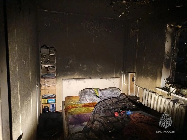 В Калининграде на Ефремова загорелась комната в высотке, из здания эвакуировали 48 человек (фото) - Новости Калининграда | Фото: канал управления МЧС России по Калининградской области / Макс