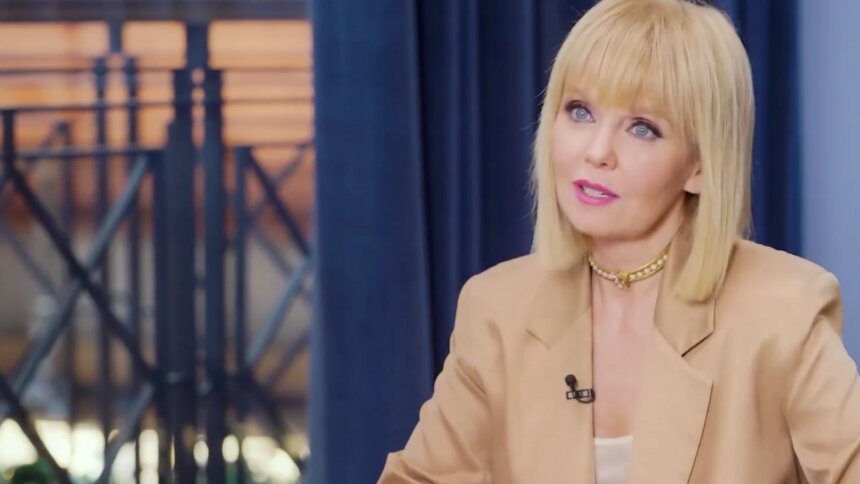 «С точки зрения моды это сейчас феерия»: Валерия записала дуэт с ИИ-певицей - Новости Калининграда | Скриншот видеозаписи с YouTube-канала  «Между нами»