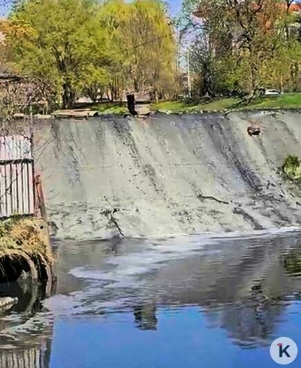 Гагаринский ручей снова пугает жителей Калининграда ароматами канализации и серым цветом воды (видео)   - Новости Калининграда | Скриншот видео: Денис А.