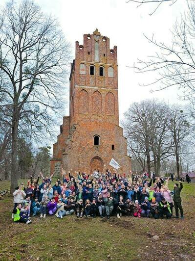 Убрали бурелом после зимних штормов: «Хранители руин» навели порядок на Бальге (фото)  - Новости Калининграда | Фото: «Хранители руин» 