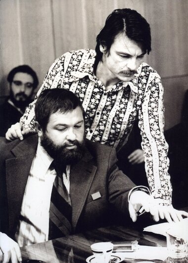 На этих фото Юлиан Семёнов с Андреем Тарковским, Сергеем Михалковым, Карлом Вольфом и другом юности Евгением Примаковым  | Фото: архив героя публикации