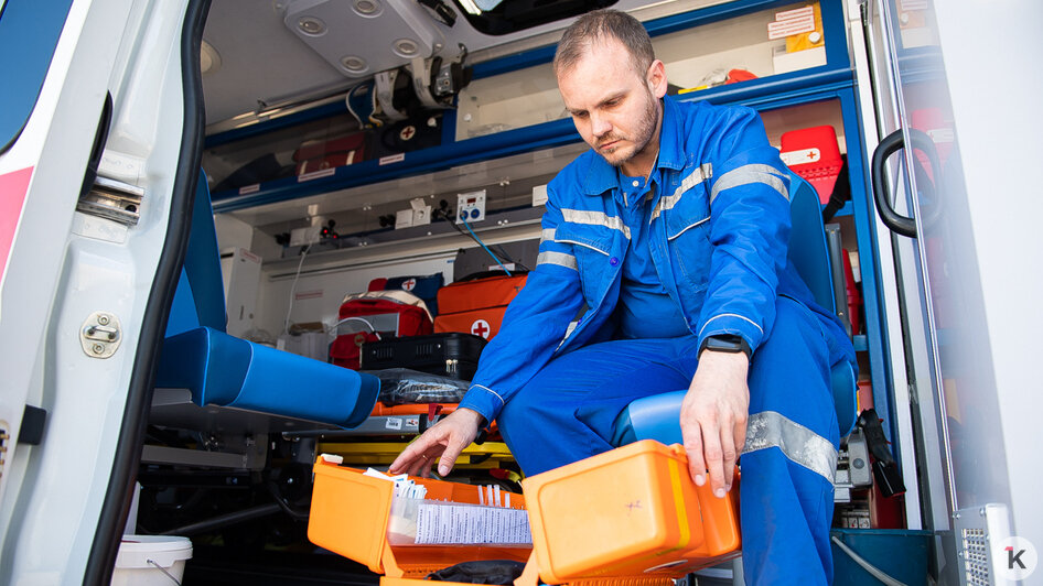 Сердце меж двумя ритмами: калининградский фельдшер — о странных вызовах, спасённых пациентах и рок-музыке (фото)    - Новости Калининграда | Фото: Александр Подгорчук / «Клопс»