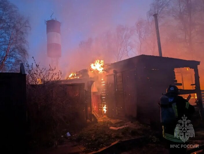 Пожар произошел в месте, популярном у туристов | Фото: МЧС России по Калининградской области»