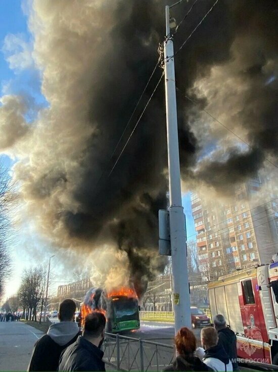 Возгорание произошло 1 апреля в Калининграде на Московском проспекте | Фото: МЧС России по Калининградской области